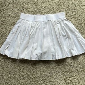 NWOT Aritzia Pleated White Tennis Skirt